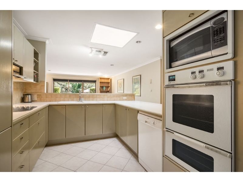 32 Huxley Avenue, Mulgrave VIC 3170