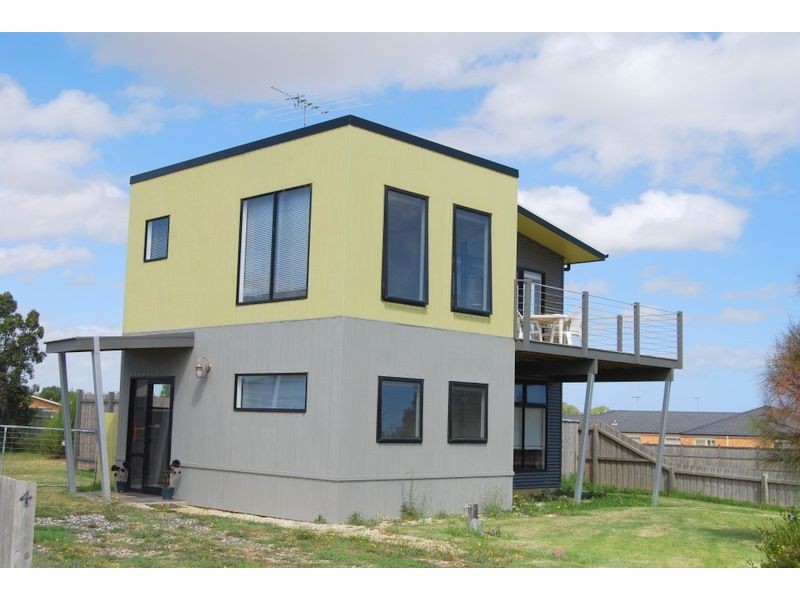 4 Albon Street, Corinella VIC 3984