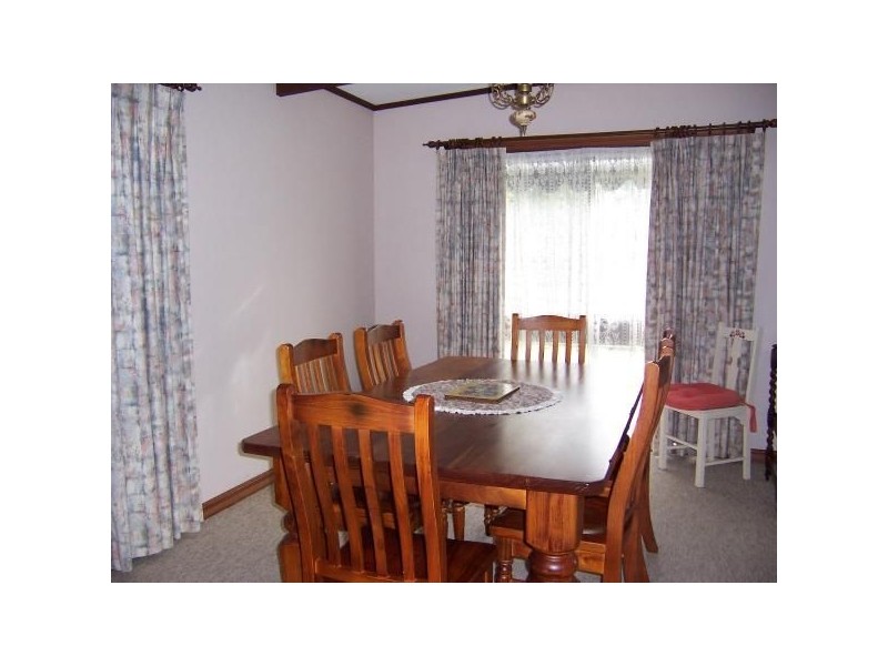 82 Bayview Avenue, Inverloch VIC 3996