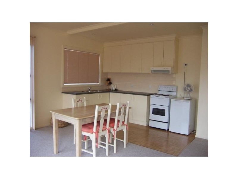 82 Bayview Avenue, Inverloch VIC 3996