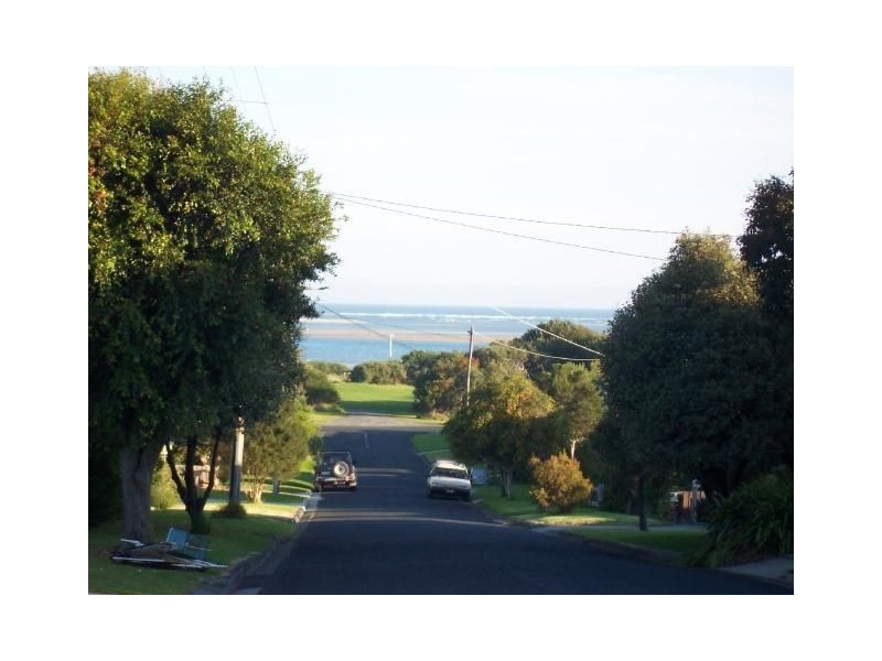 38 Bayview Avenue, Inverloch VIC 3996