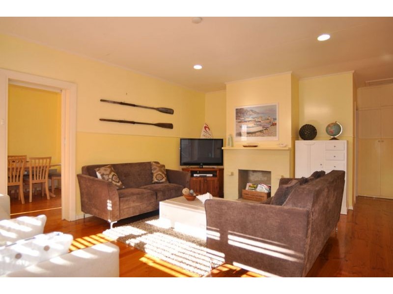 6 Bayview Avenue, Inverloch VIC 3996