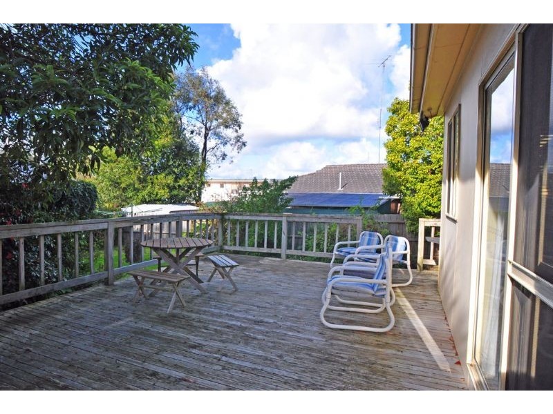 6 Bayview Avenue, Inverloch VIC 3996