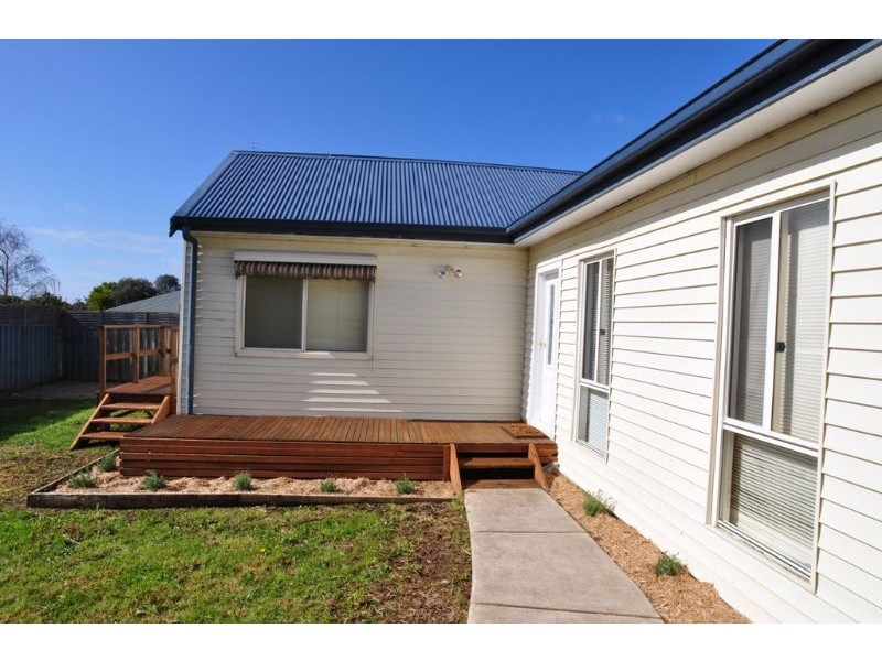 2/18 Ullathornes Rd, Inverloch VIC 3996