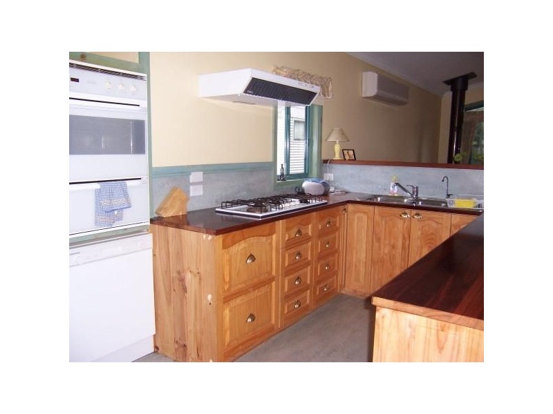 100 Surf Pde, Inverloch VIC 3996