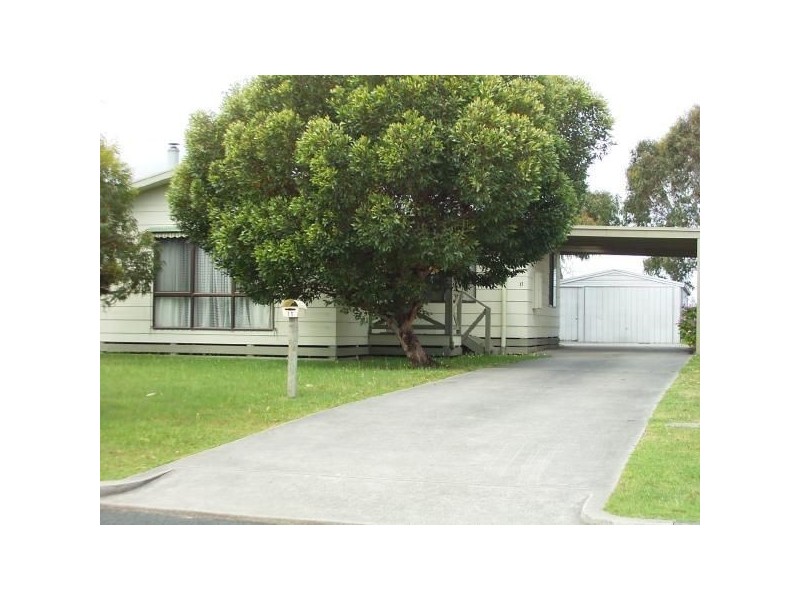 11 Moonah Way, Inverloch VIC 3996
