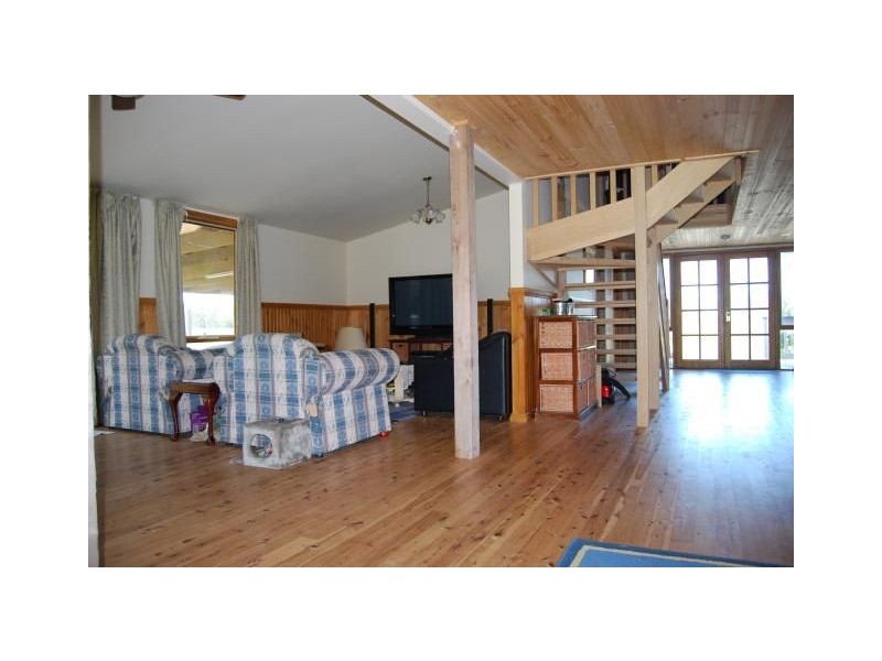 Wattle Bank VIC 3995