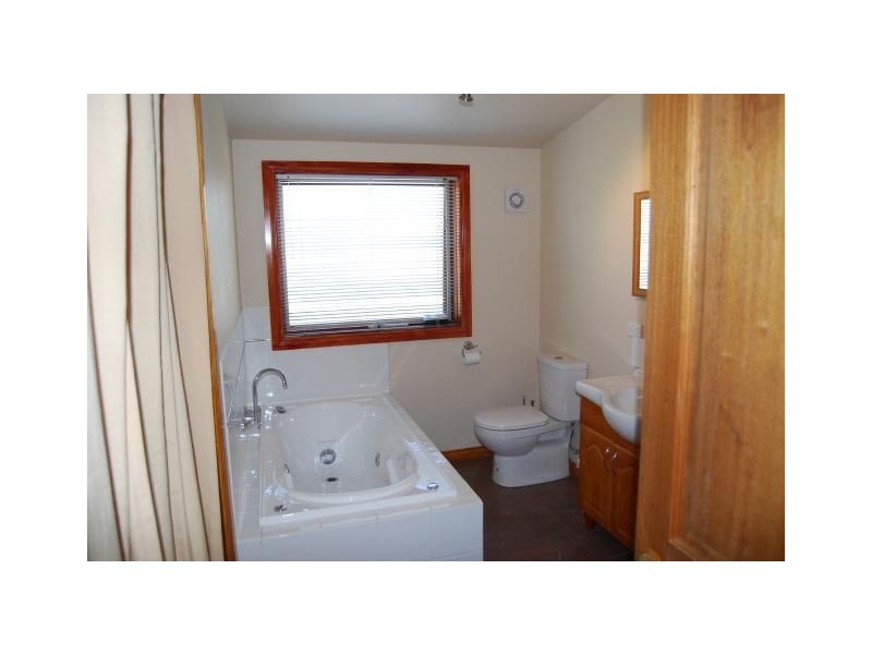 Wattle Bank VIC 3995