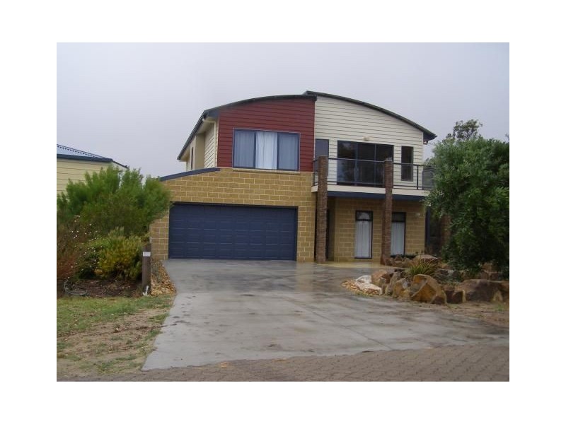 8 Fairfax Crt, Inverloch VIC 3996
