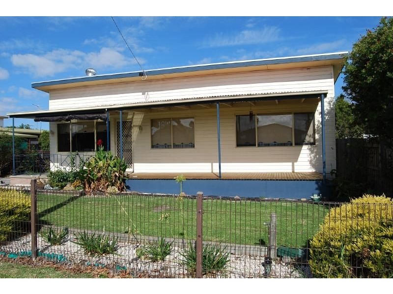 6 Gordon Avenue, Inverloch VIC 3996