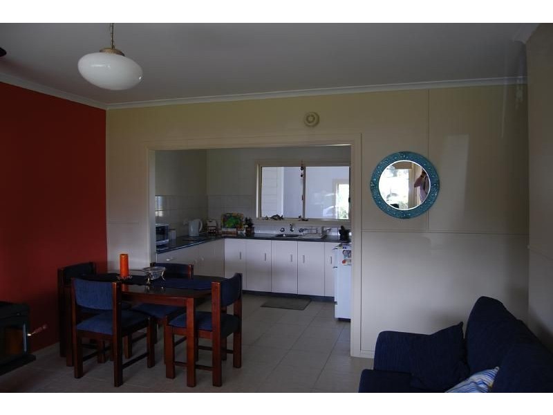 6 Gordon Avenue, Inverloch VIC 3996