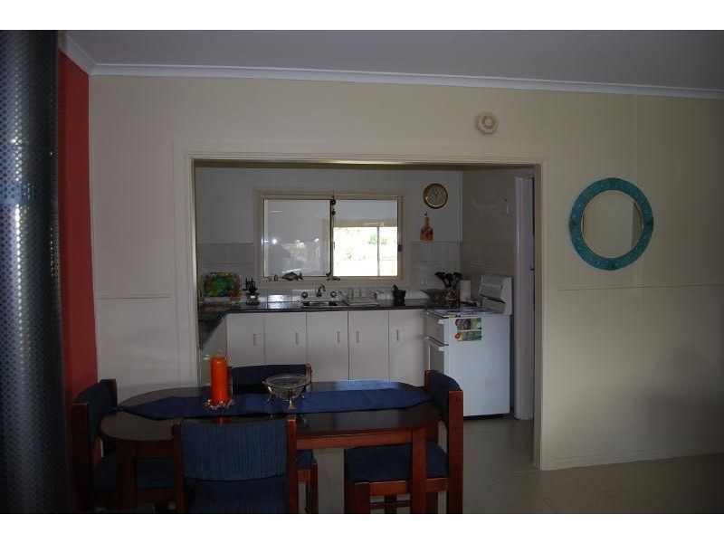 6 Gordon Avenue, Inverloch VIC 3996