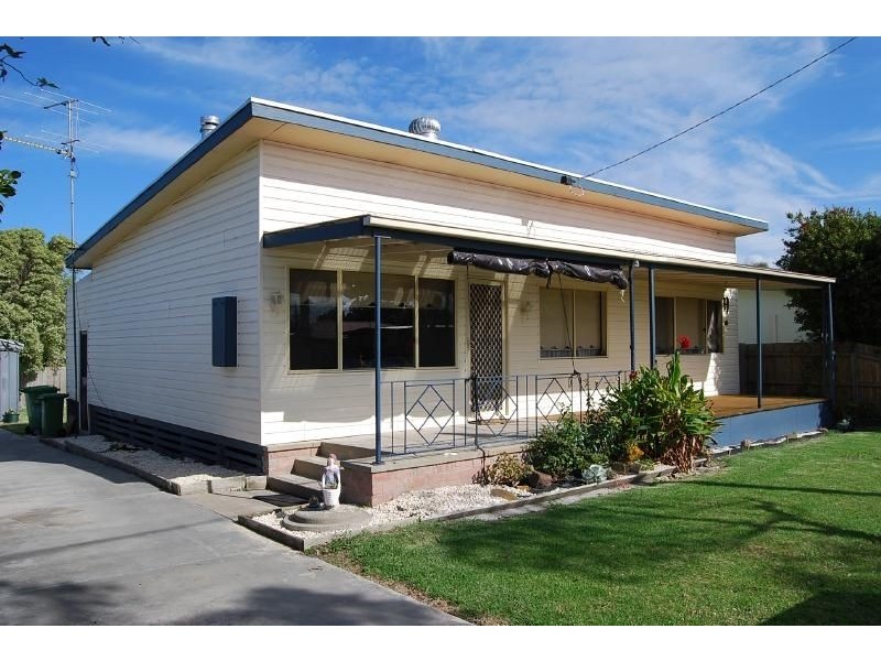 6 Gordon Avenue, Inverloch VIC 3996