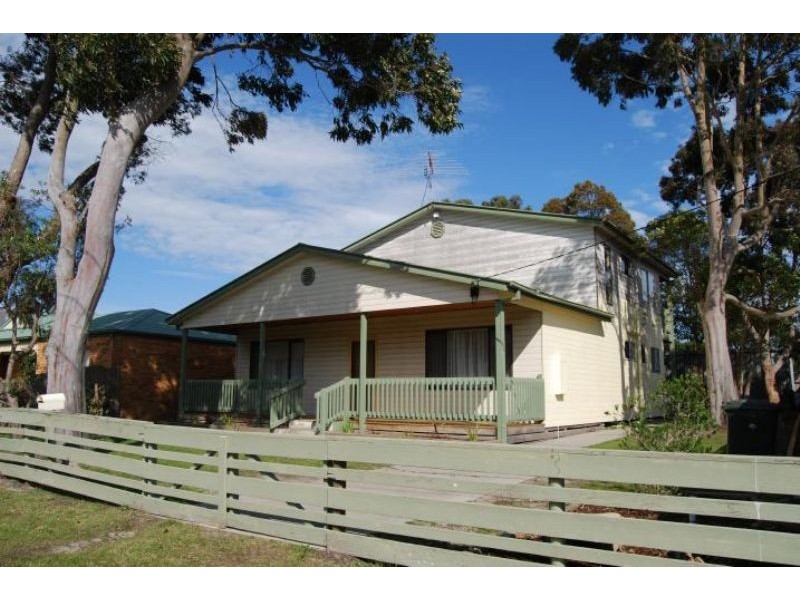 2 Wallace Avenue, Inverloch VIC 3996