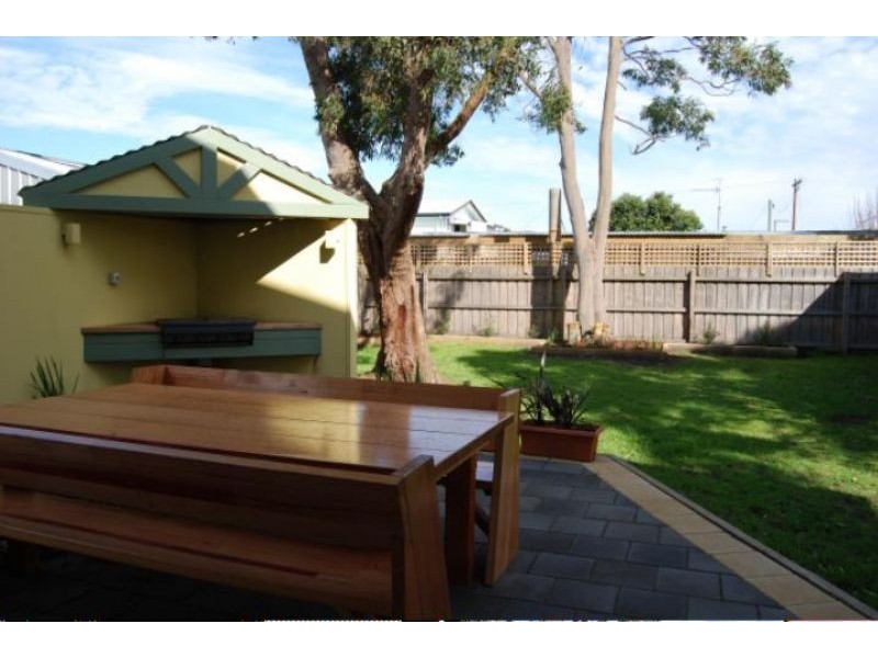 2 Wallace Avenue, Inverloch VIC 3996