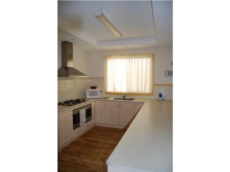 2 Wallace Avenue, Inverloch VIC 3996