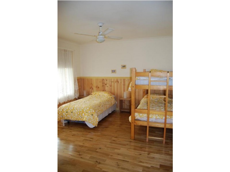 2 Wallace Avenue, Inverloch VIC 3996