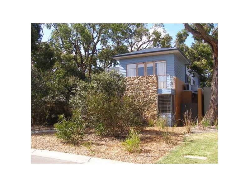 42 Woodland Heath Dve, Inverloch VIC 3996