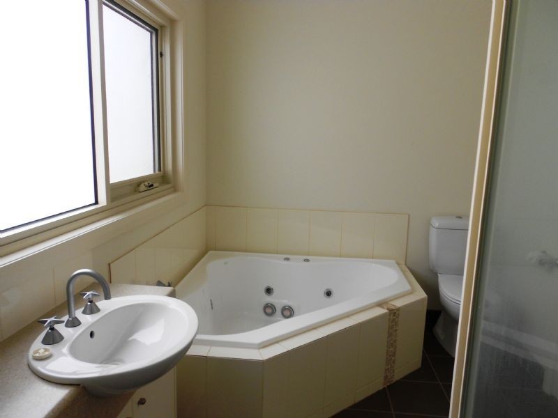 27A Dixon St, Inverloch VIC 3996
