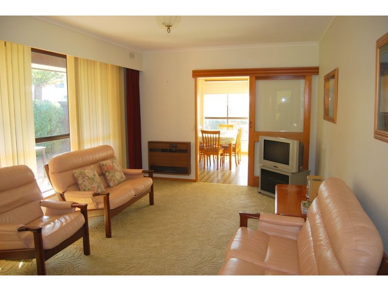 44 Anderson Ave, Inverloch VIC 3996