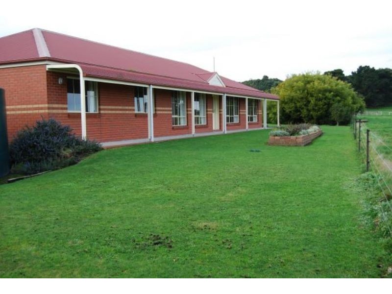 135 Gravel Pit Rd, Inverloch VIC 3996