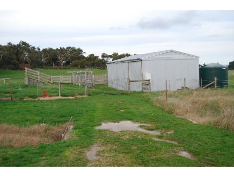 135 Gravel Pit Rd, Inverloch VIC 3996