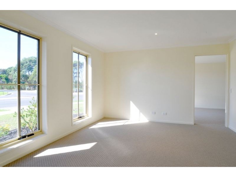 51 Ullathornes Rd, Inverloch VIC 3996