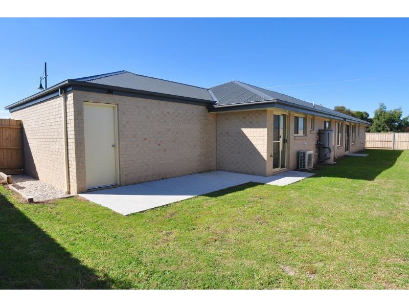 51 Ullathornes Rd, Inverloch VIC 3996