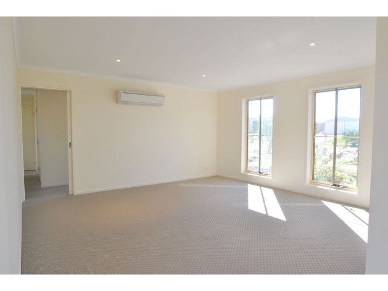 51 Ullathornes Rd, Inverloch VIC 3996