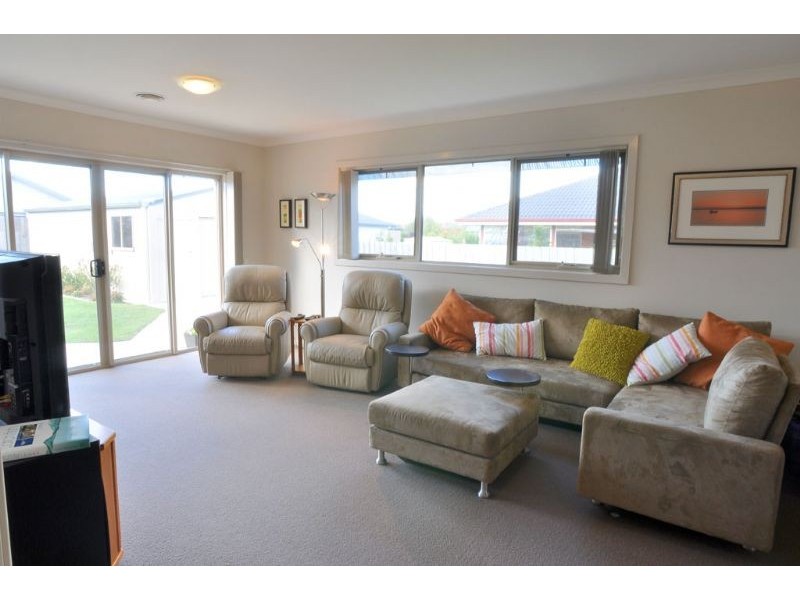 15 Royal Pde, Inverloch VIC 3996