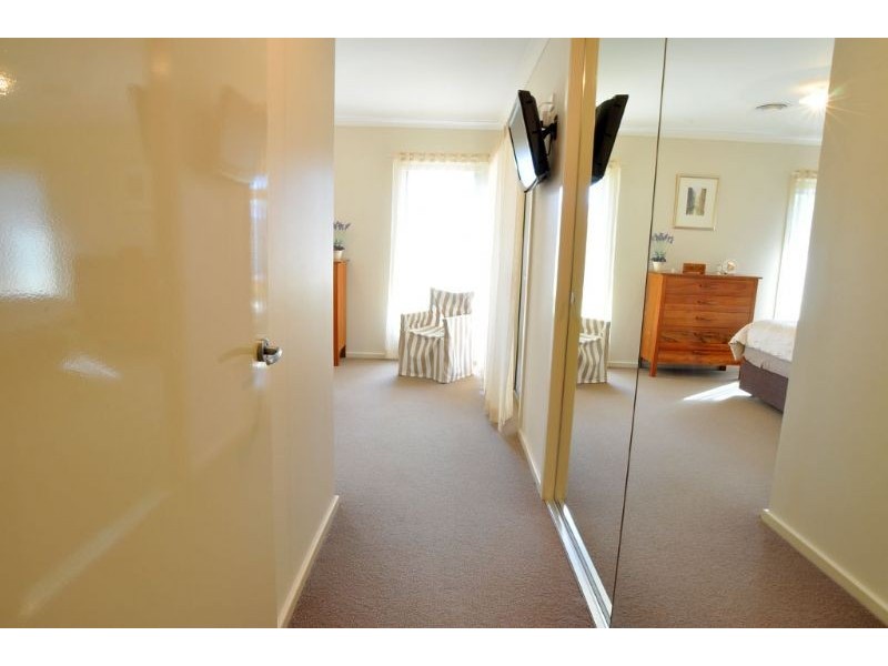 15 Royal Pde, Inverloch VIC 3996