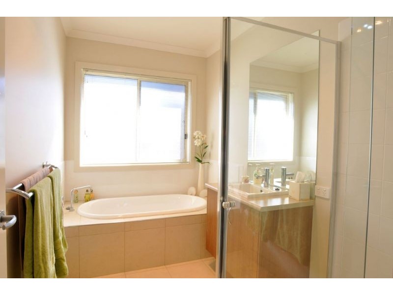 15 Royal Pde, Inverloch VIC 3996