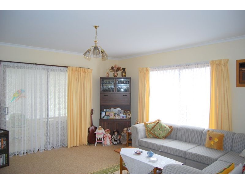 38 Gordon Ave, Inverloch VIC 3996