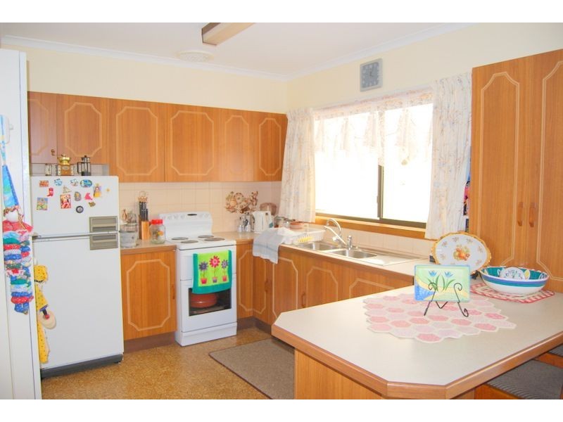 38 Gordon Ave, Inverloch VIC 3996