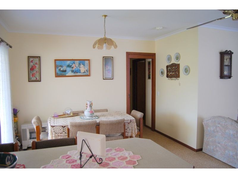 38 Gordon Ave, Inverloch VIC 3996