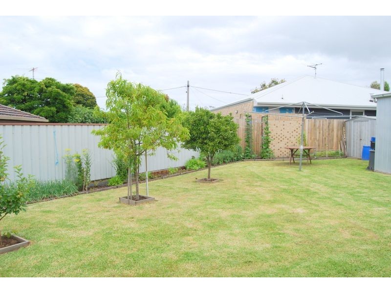 38 Gordon Ave, Inverloch VIC 3996