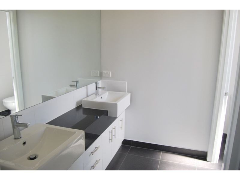 2 HONEYEATER CIRCUIT, Inverloch VIC 3996