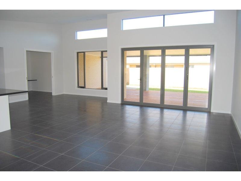 2 HONEYEATER CIRCUIT, Inverloch VIC 3996