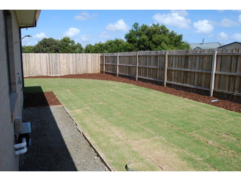 2 HONEYEATER CIRCUIT, Inverloch VIC 3996