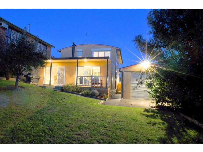 11 Grand View Grove, Inverloch VIC 3996