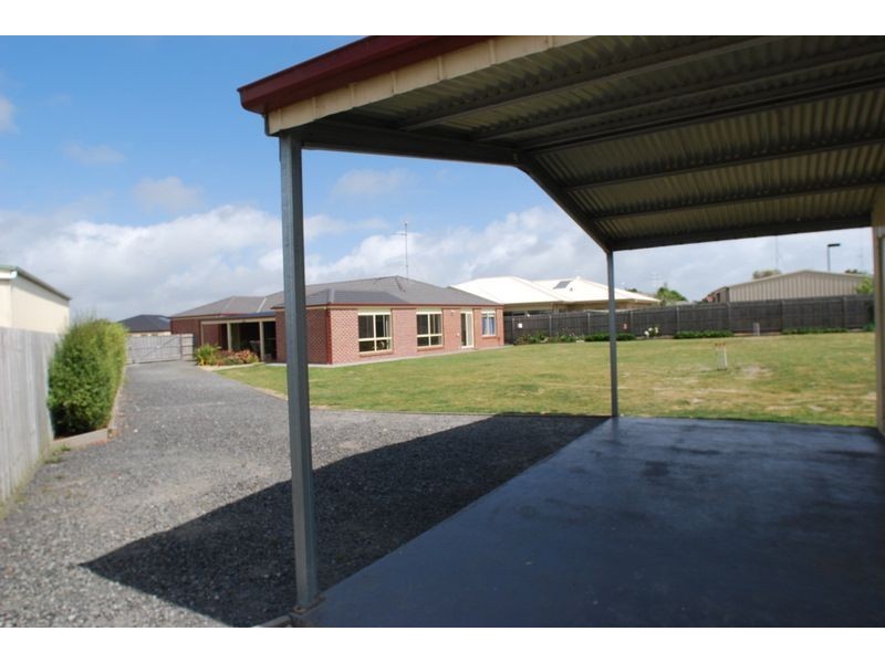 15 Stanley Crt, Inverloch VIC 3996