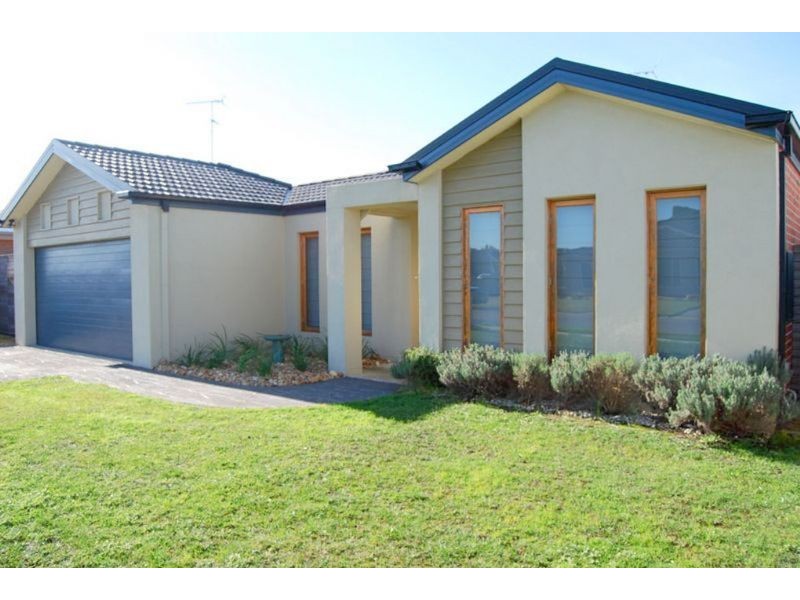 6 Surrey place, Inverloch VIC 3996