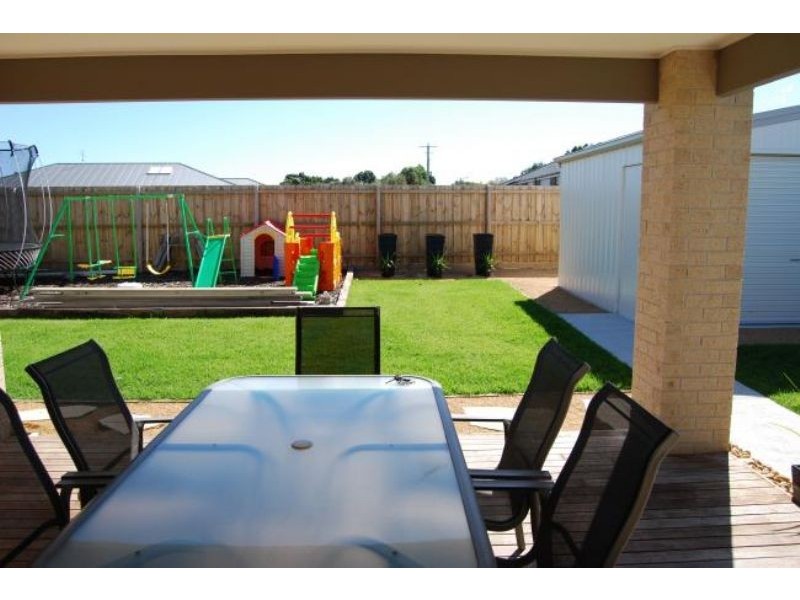 19 Surrey Place, Inverloch VIC 3996