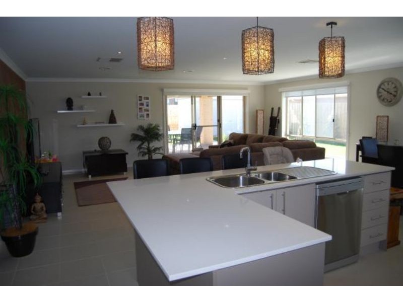 19 Surrey Place, Inverloch VIC 3996
