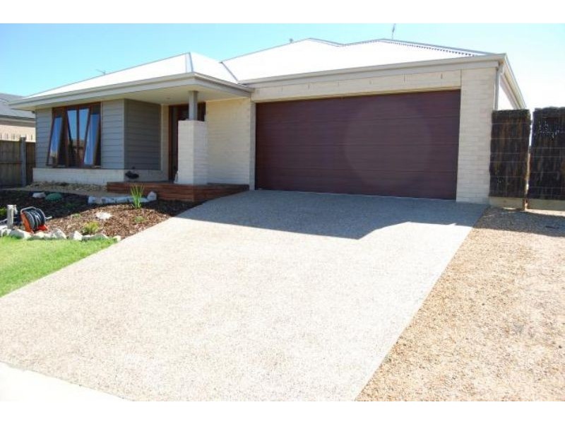 19 Surrey Place, Inverloch VIC 3996