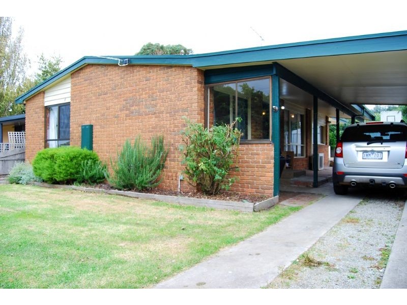 17 Wonthaggi Rd, Inverloch VIC 3996