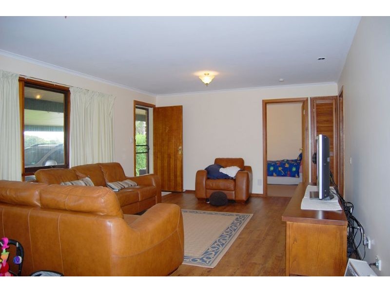 17 Wonthaggi Rd, Inverloch VIC 3996