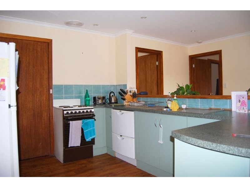 17 Wonthaggi Rd, Inverloch VIC 3996