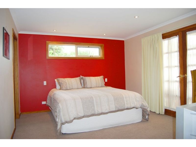 17 Wonthaggi Rd, Inverloch VIC 3996