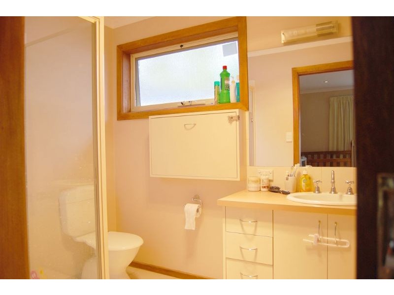 17 Wonthaggi Rd, Inverloch VIC 3996